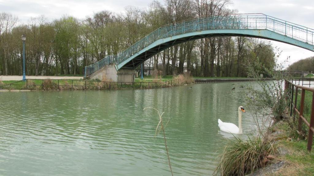 Готель Les Collinades De Chalons Екстер'єр фото